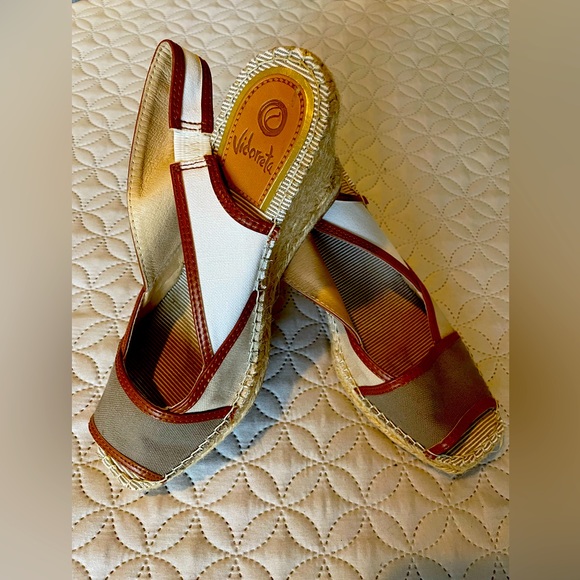 Vidorreta Wedge Sandals - Picture 1 of 2